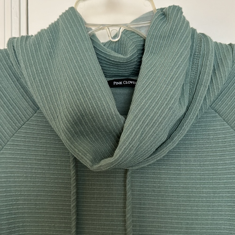 Pink Clover Ribbed Pullover - Picture 2 of 6